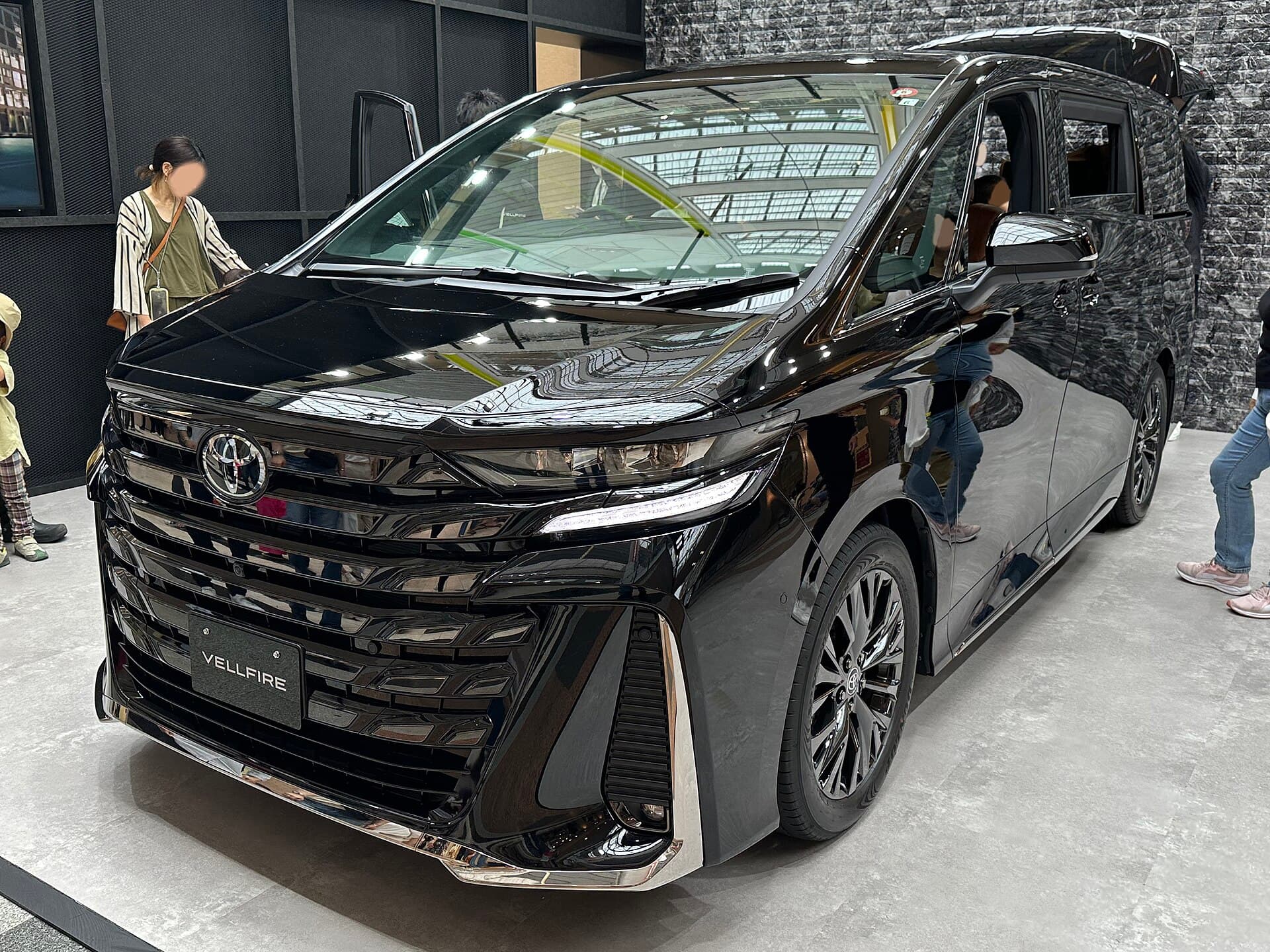 Toyota Vellfire vehicle